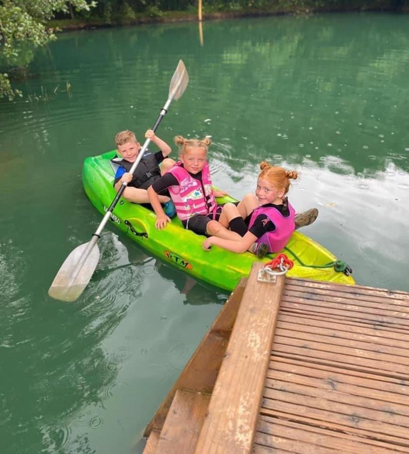 Arcadia Safari Tent In Private 5 Acre Field Wrexham Ngoại thất bức ảnh