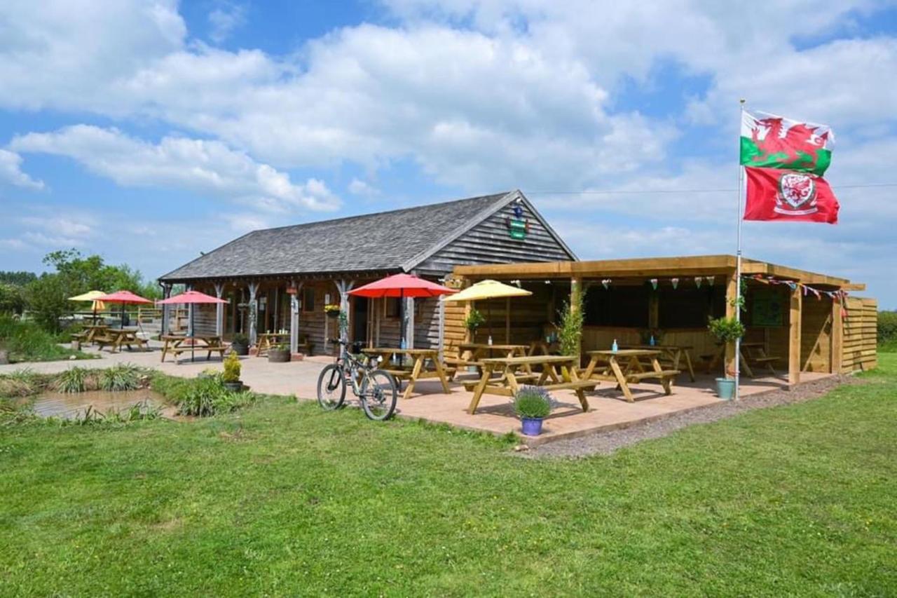 Arcadia Safari Tent In Private 5 Acre Field Wrexham Ngoại thất bức ảnh
