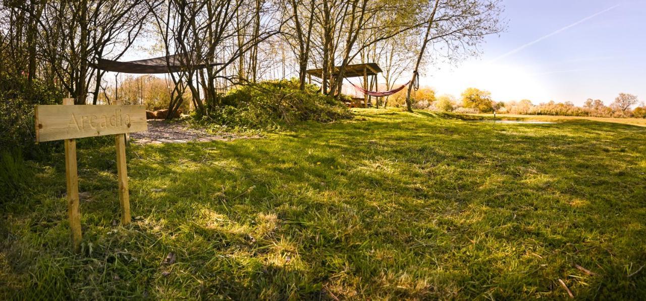 Arcadia Safari Tent In Private 5 Acre Field Wrexham Ngoại thất bức ảnh