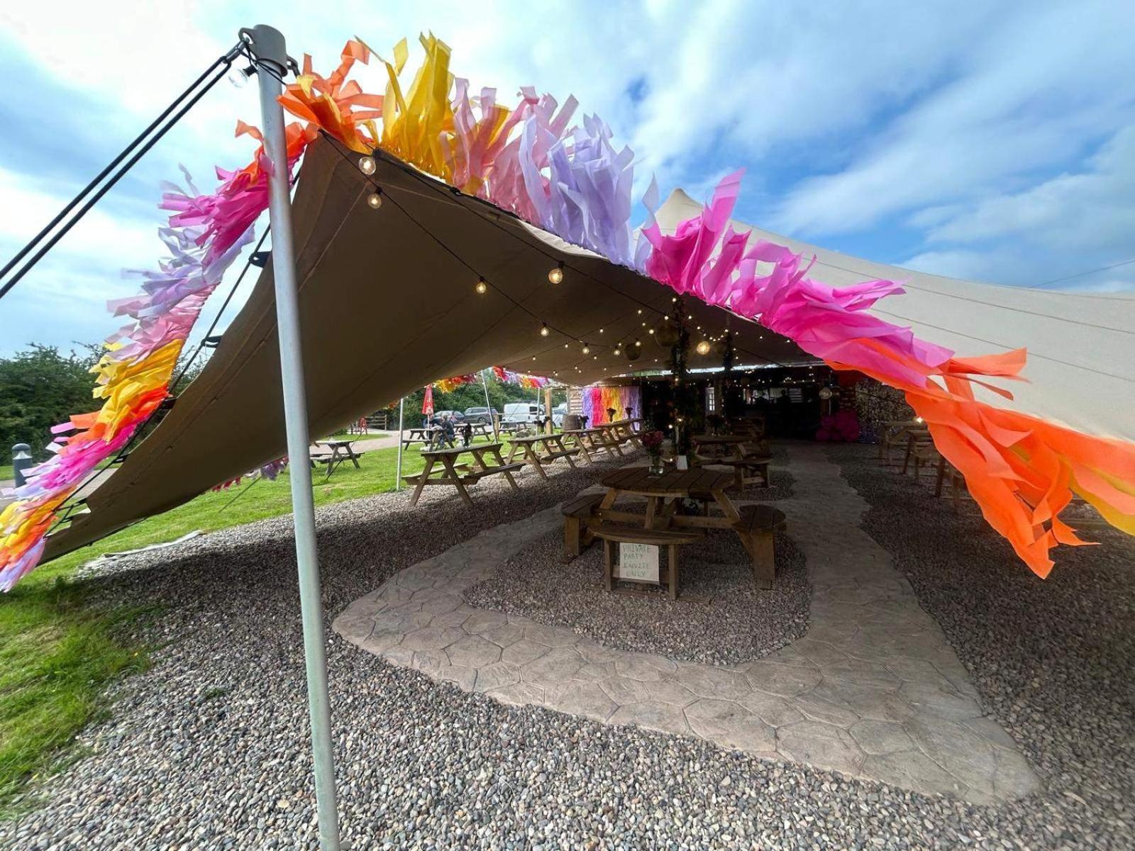 Arcadia Safari Tent In Private 5 Acre Field Wrexham Ngoại thất bức ảnh